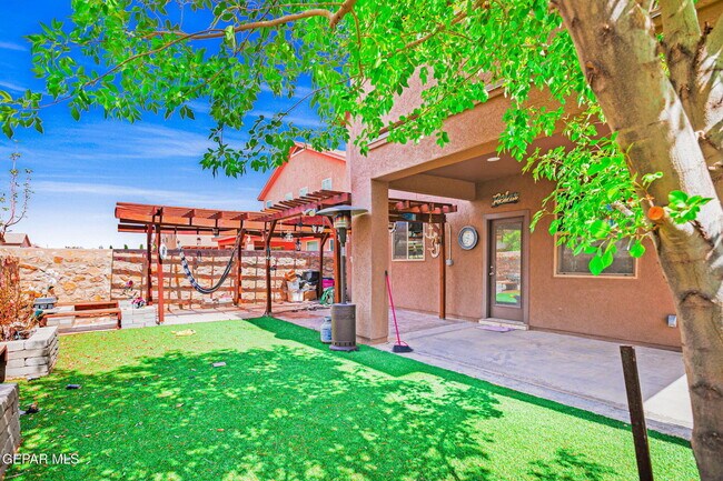 Building Photo - 7129 Long Meadow Dr