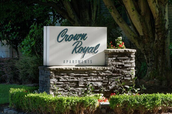 Building Photo - Classic Irvington Flat with Enduring Style!