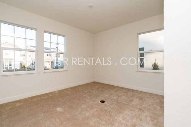 Building Photo - Spacious 4-Bedroom with 3 Full Baths in Tracy – Your Next Rental Home Awaits!