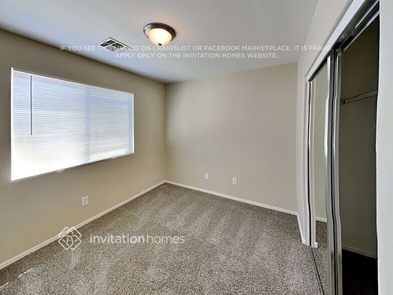 Building Photo - 1419 E Mobile Ln