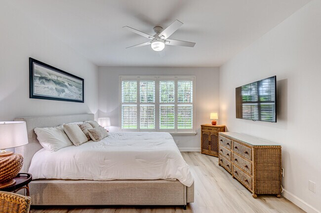 Building Photo - 207 Mainsail Cir