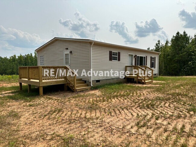 Building Photo - Affordable 3-Bedroom with Master Suite and Private Setting!