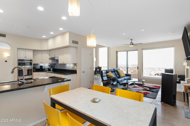 Building Photo - 126 W North Ln