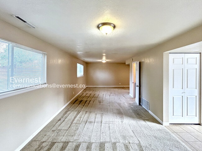 Building Photo - 1418 Luna Dr