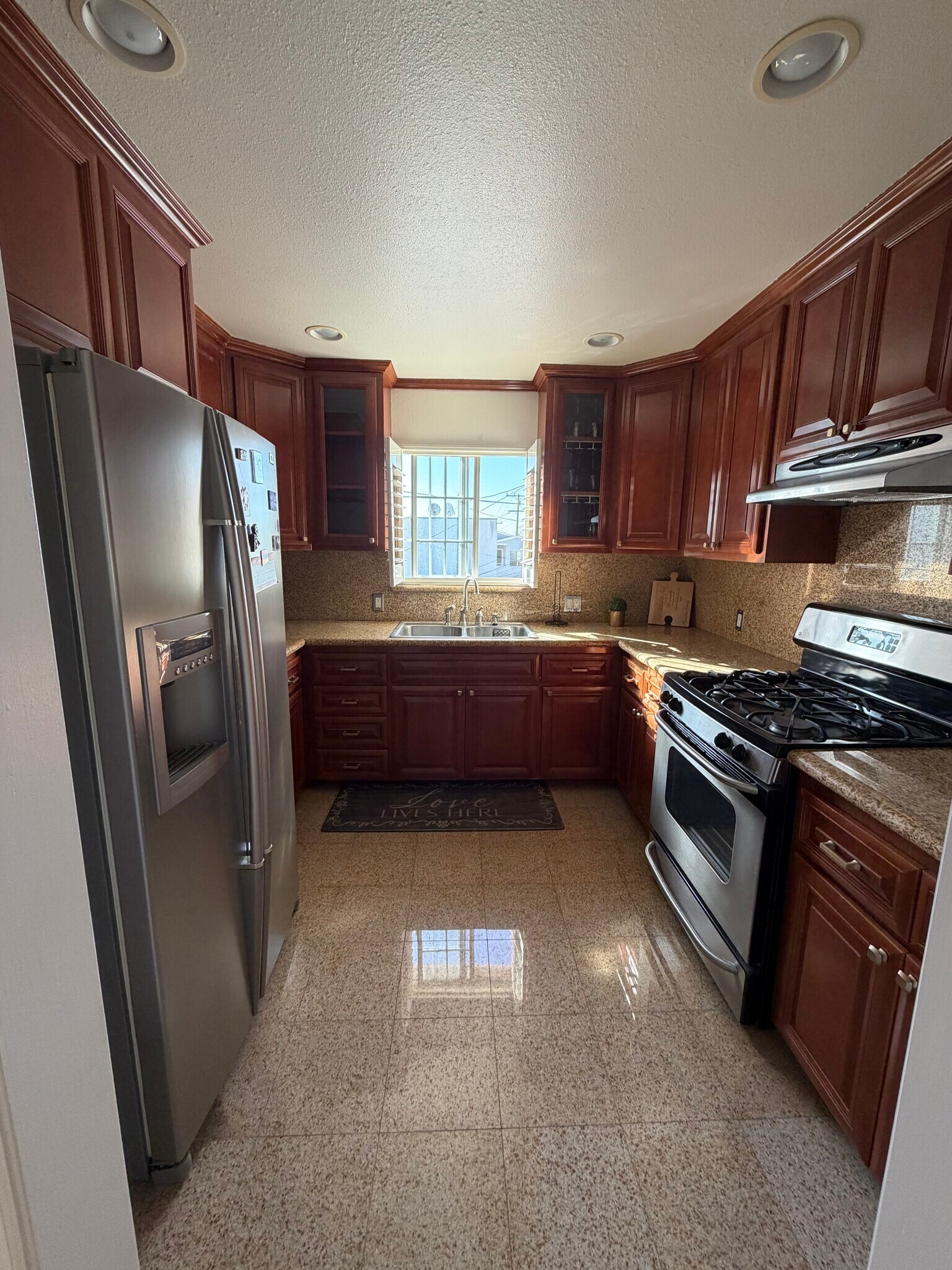 Kitchen - 1513 N Altadena Dr