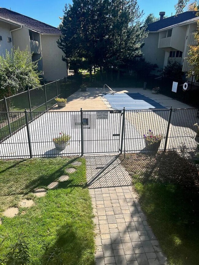 Building Photo - 1 Bedroom Condo Available Now!