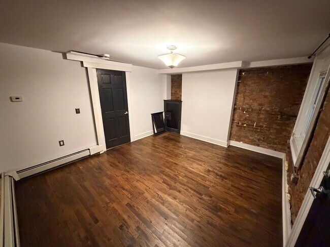 Building Photo - 108 Chestnut St