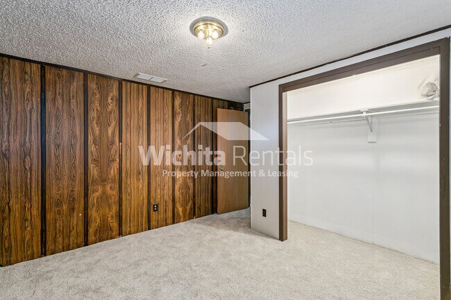 Building Photo - 1418 Money St
