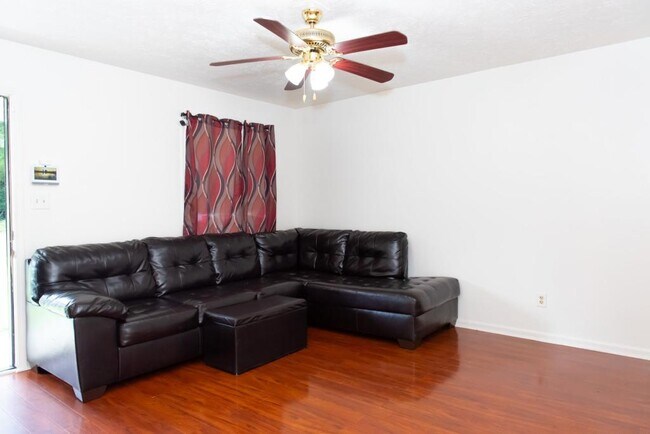 Building Photo - 6205 Fieldcrest Dr
