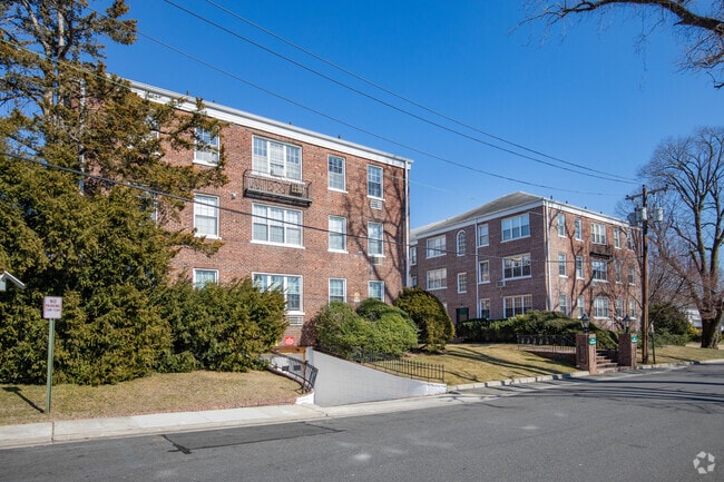 Building Photo - Crestwood Apartments