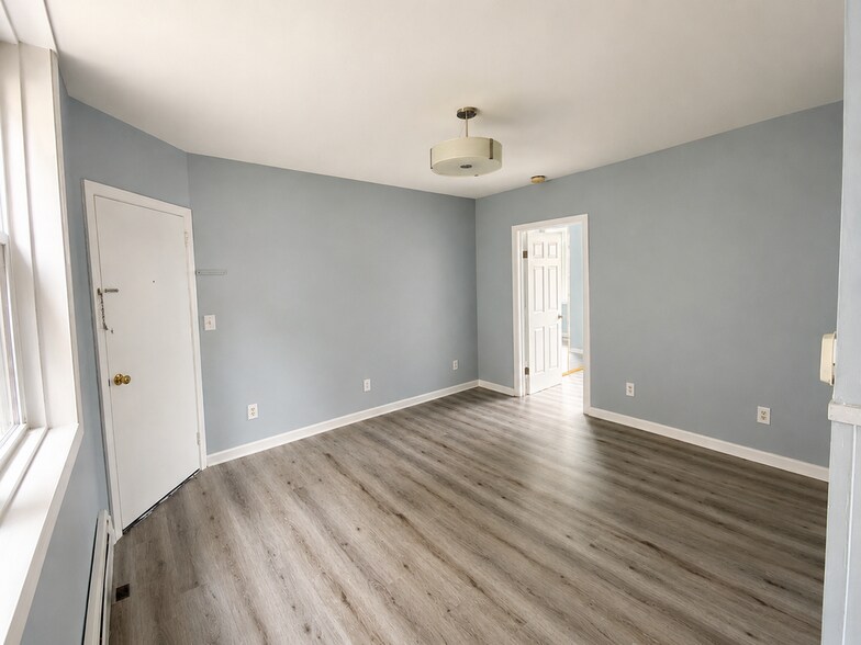 Building Photo - 339 Valley St