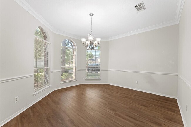 Building Photo - 26414 Creston Woods Dr