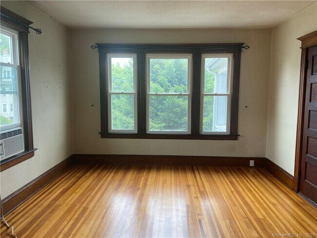 Building Photo - 53 Oakwood Ave