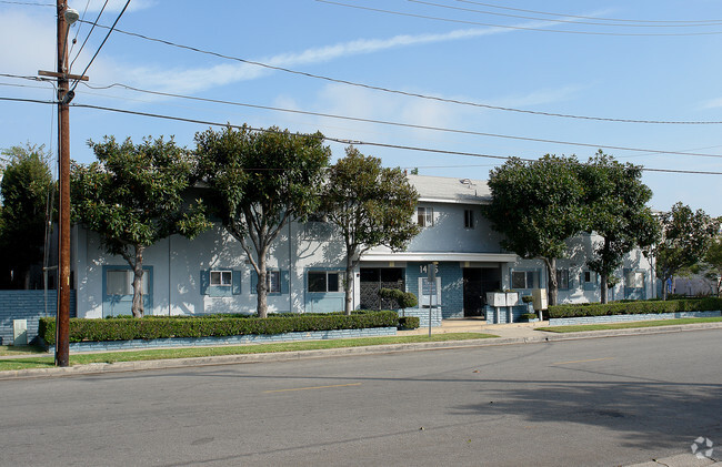 Primary Photo - Mardi Gras Apartments