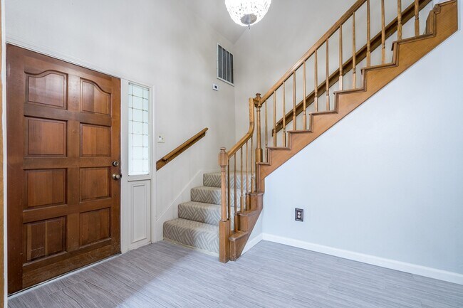 Building Photo - 8330 Silver Shadows Ln