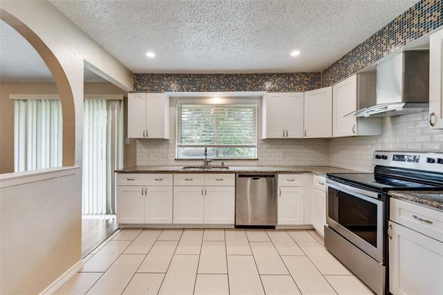 Building Photo - 512 W Oakdale Rd