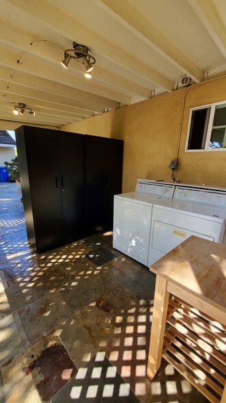 Building Photo - 3222 Ingledale Ter