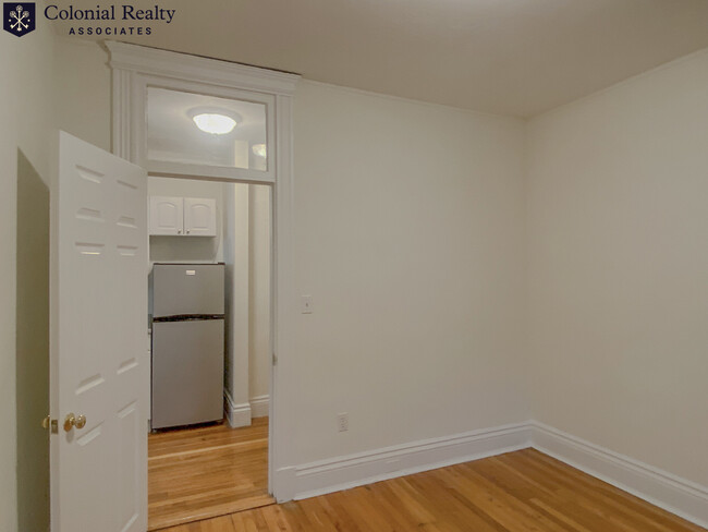 Building Photo - 6 Camelot Ct