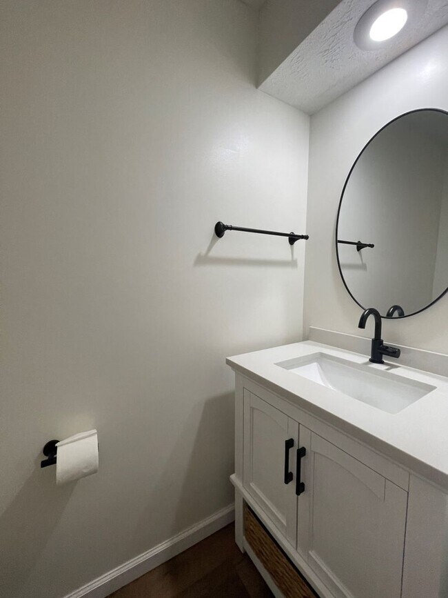 Building Photo - Home For Rent Papillion