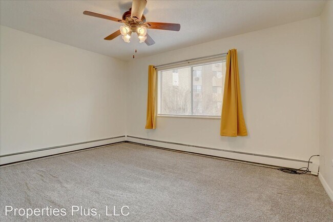 Building Photo - 2 br, 1 bath House - 13500 E Cornell Ave #102
