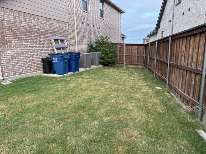 Building Photo - 3640 Lillian Ct