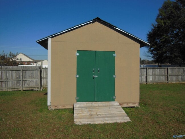 Building Photo - 549 Wade Rd