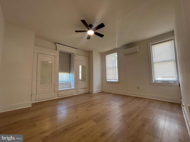 Building Photo - 114 S 58th St