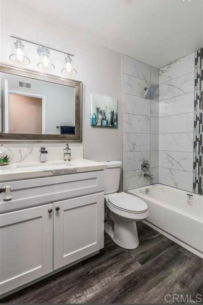 Building Photo - 3 bedrooms remodeled single level home in ...