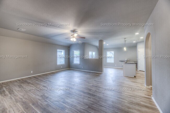 Building Photo - FOR LEASE | Jenks | $1900 Rent + $1900 Dep...