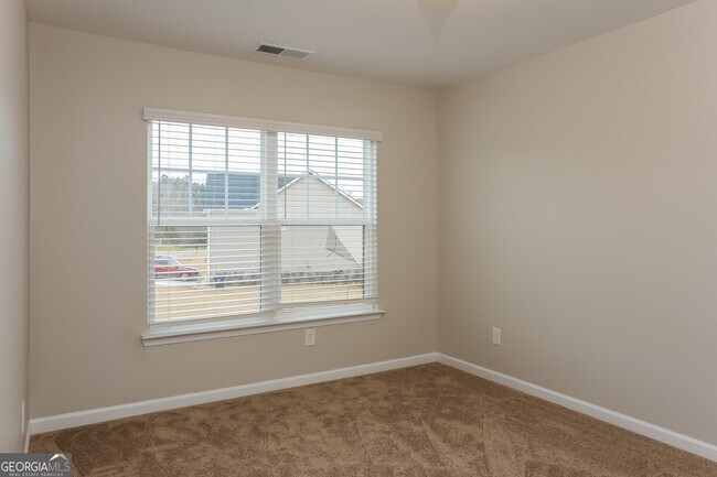 Building Photo - 32 Maple Grove Dr