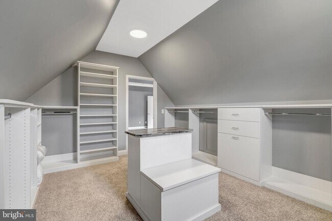 Building Photo - 15053 Doral Pl