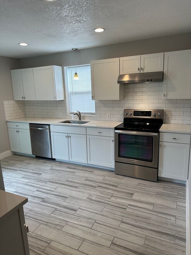 Building Photo - Hickory Duplex