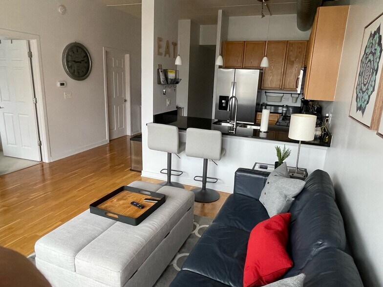 Building Photo - 1155 W Madison St