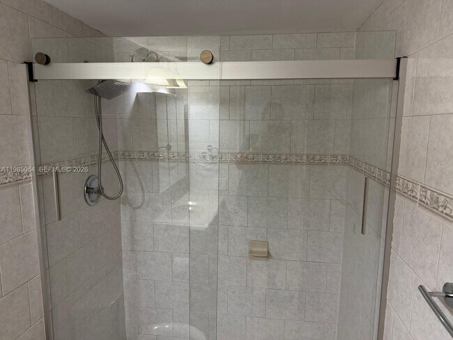 Building Photo - 10625 SW 112th Ave