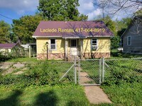 Building Photo - 3 BEDROOM 1 BATHROOM HOUSE FOR RENT