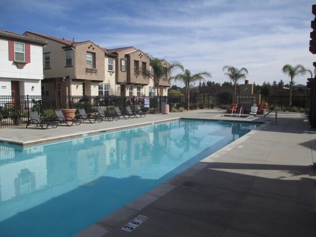 Building Photo - 40407 Calle Real