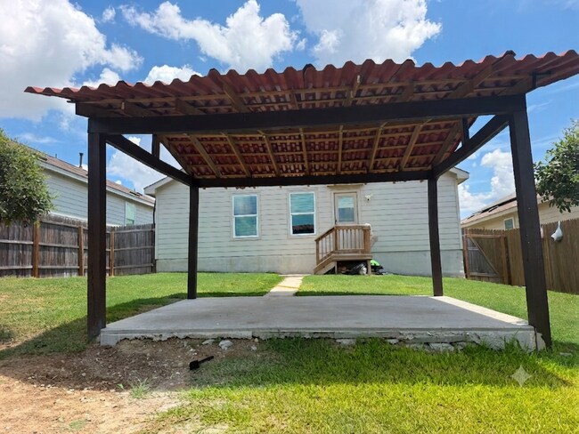 Building Photo - Modern Comfort Meets Convenient Living in San Antonio