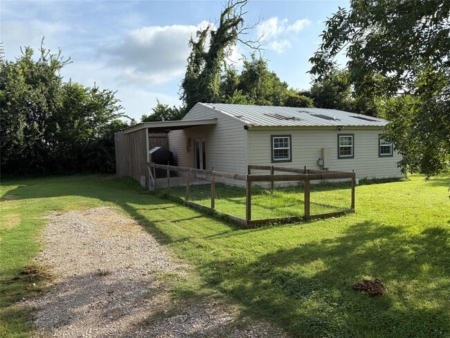 Primary Photo - 21534 Cedar Ln
