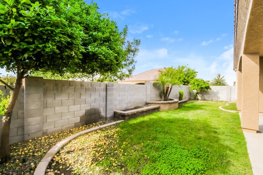 Building Photo - 21549 E Puesta Del Sol