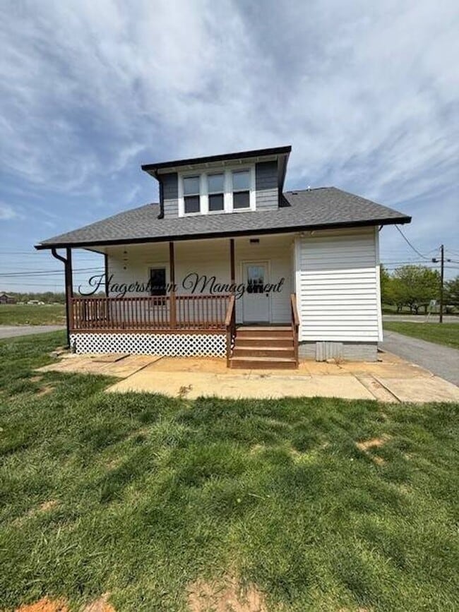 Building Photo - BEAUTIFUL HOME ON W OAK RIDGE