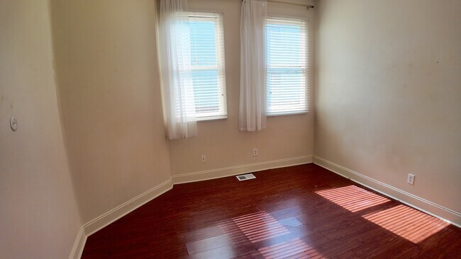 Building Photo - 309 W 41st St