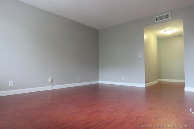 Building Photo - 193 Lakeview Dr