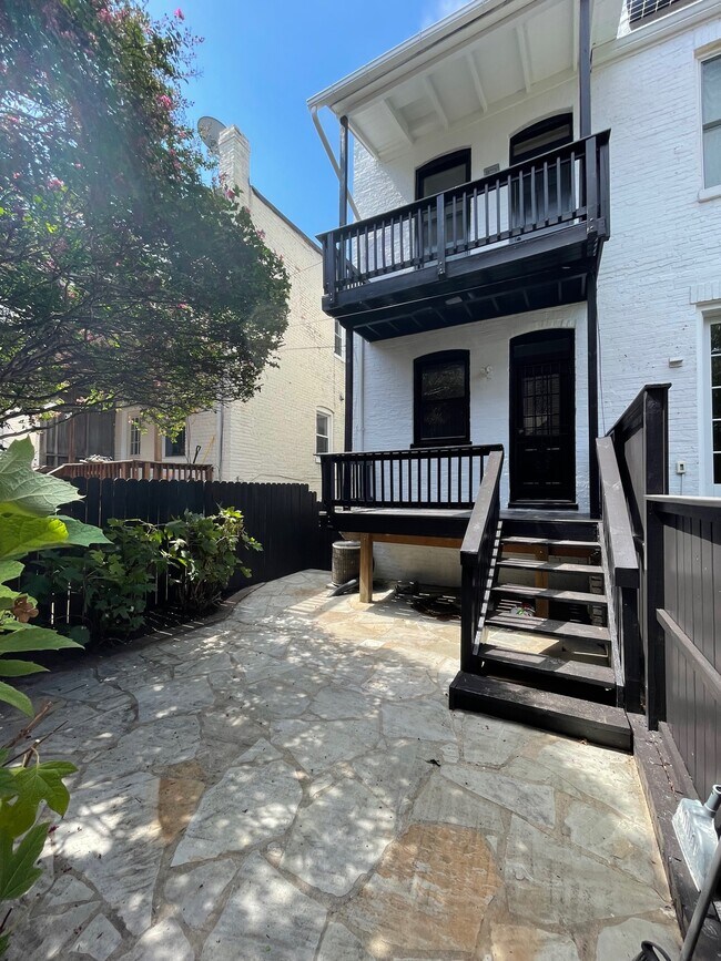 Building Photo - 3131 11th St NW