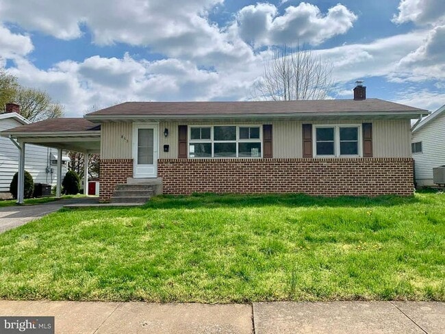 Primary Photo - 3 Bedroom Rancher in Fireside