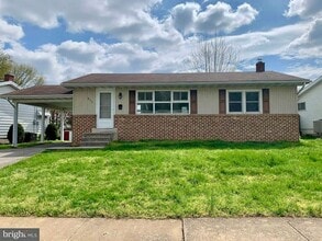Building Photo - 3 Bedroom Rancher in Fireside