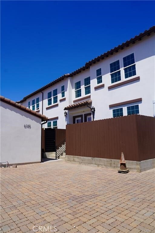 Building Photo - 6747 Pickering Ave