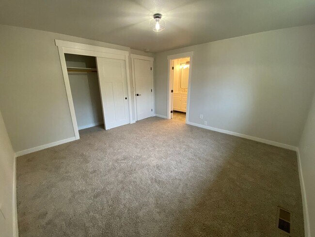 Building Photo - Woodland Creek Rambler on Corner lot with large yard