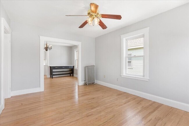 Building Photo - 16 Glenrose Rd