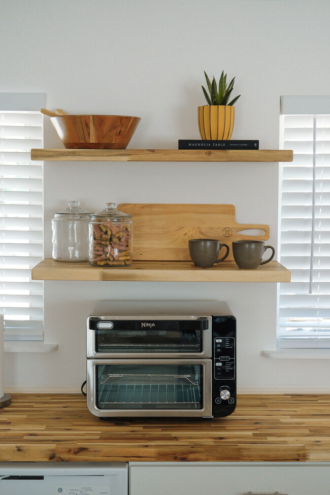 Kitchen - 4500 Creighton Rd