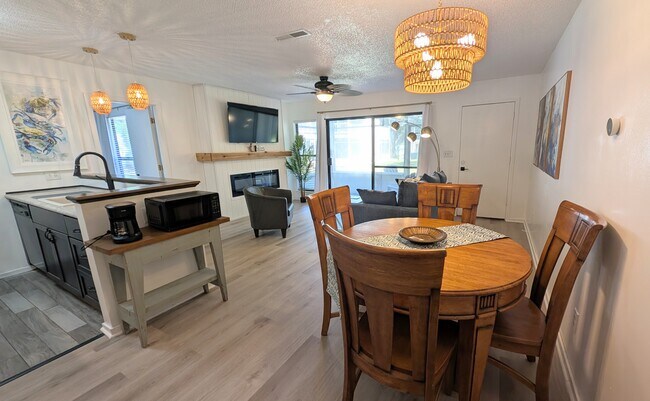 Building Photo - 4450 Little River Inn Ln